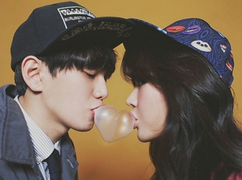 Корейская девушка с парнем. Корейские парни поцелуй. Милая кореянка с парнем. Кореянки поцелуй. Корейские парни и девушки.