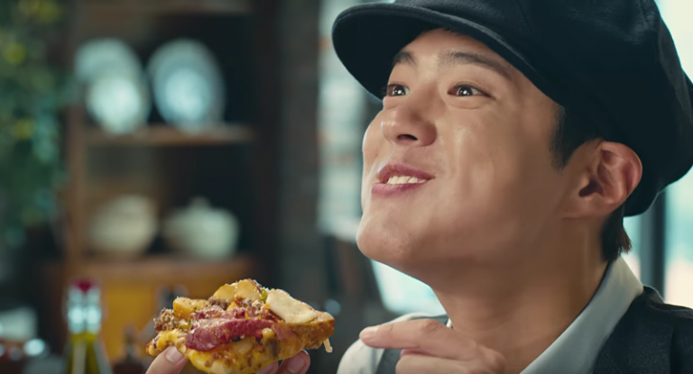 Park Bo Gum Yeni Reklam Filminde 'Domino's Pizza'nın Yeni Menüsünü