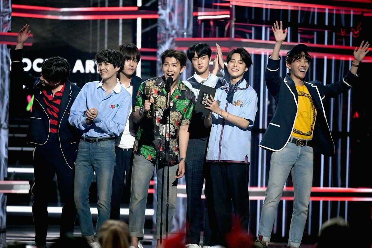 BTS'in "FAKE LOVE" Şarkısı, Billboard Hot 100'e 10