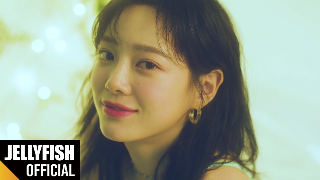 Gugudan Kim Sejeong Yeni Sarkisi Whale Icin Bir Canli Performans Klibi Yayinladi Korezin